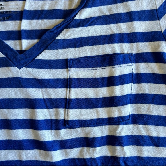 Like New! | Gap | Blue/White Strip Essential V-Neck | Size S - Picture 3 of 8